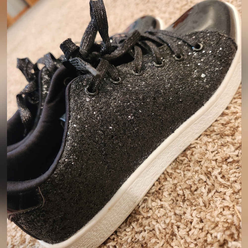 Shoes - Picture 4 of 4